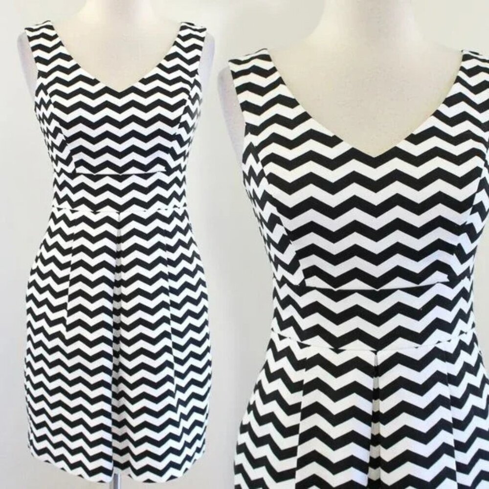 Sleeveless Chevron Dress Pleated